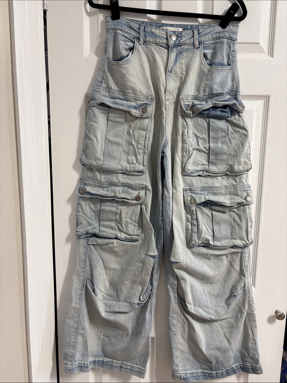 Light Wash  Women’s Zara  Cargo Jeans - Multiple Pocket Design